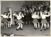 Pionierchor der Pestalozzi-Schule Prenzlau mit Tanzgruppe