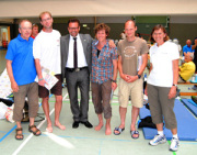 Bürgermeister Hendrik Sommer begrüßt die Teilnehmer des Laufes in Prenzlau. 