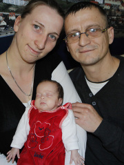 Anke und Tino Fiebelkorn mit ihrer kleinen Johanna-Marie.