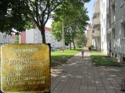 Stolperstein für Sanny Abrahamsohn, Ostseite Geschwiser-Scholl-Straße auf Höhe der Hausnummer 41-43