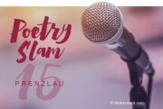 Die Zahl 15 und ein Mikrofon