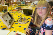 Nara gehörte zu den ersten Kindern, die beim Agenda-Diplom 2023 mitmachten. 