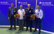 Mit der Ehrennadel der Feuerwehr Unfallkasse in Gold wurden Sven Wolf und Wolfgang Loose ausgezeichnet. 