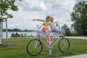 Berlin Usedom Radweg Fahrrad Skulptur an der Uckerpromenade