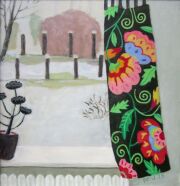 Bild Blick aus dem Fenster in den Garten mit Neuschnee (mit Vorhang)