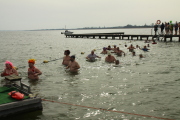 Blaueierschwimmen im Seebad 