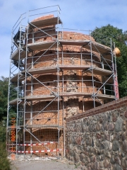 Stadtmauerturm eingerüstet
