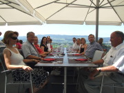 gemeinsames Essen mit Ausblick