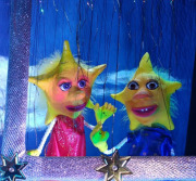 zwei Sterne mit Gesichtern