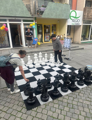Auch das Schachspiel wird wieder auf die Straße geholt, wenn das Diester im Pop-up-Store zu Gast ist.