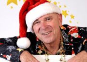 Frank Sauer Portrait mit Weihnachtsmütze