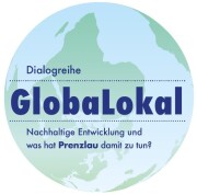 Schematische Erdkugel im Hintergrund im Vordergrund Blauer Text Dialogreihe GlobaLokal Nachhaltige Entwicklung und was hat Prenzlau damit zu tun?