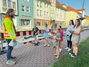 Rathausdetektive im Einsatz: Beim Agenda-Diplom 2024 stand unter anderem eine Stippvisite auf der Baustelle in der Steinstraße auf dem Programm. 