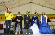 Eröffnung des Stadtfestes mit dem Bürgermeister und der Schwanenkönigin Franzi I