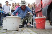 Gunter Demnig verlegte in Prenzlau die letzten elf Stolpersteine. 