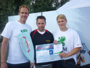 Sieger beim Paddeln: Bürgermeister Hendrik Sommer mit Tim Wieskötter und Tobias Guhlke. 