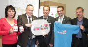 Auf einer Pressekonferenz präsentierte Bürgermeister Hendrik Sommer gemeinsam mit der Landesgartenschau-Gesellschaft das Logo für die Gartenschau 2013 in Prenzlau. 